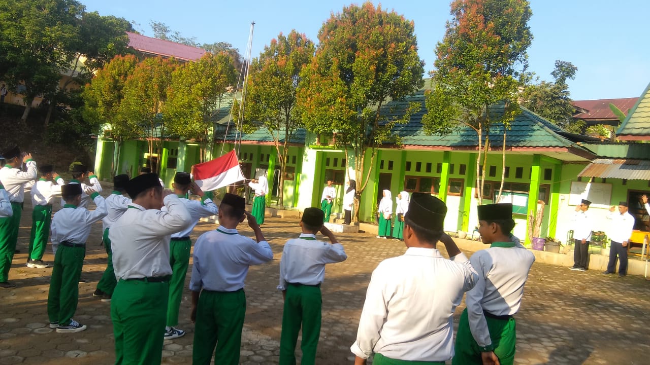 MTsN 8 Batanghari Gelar Upacara Peringatan Hari Lahir Pancasila Tahun 2025