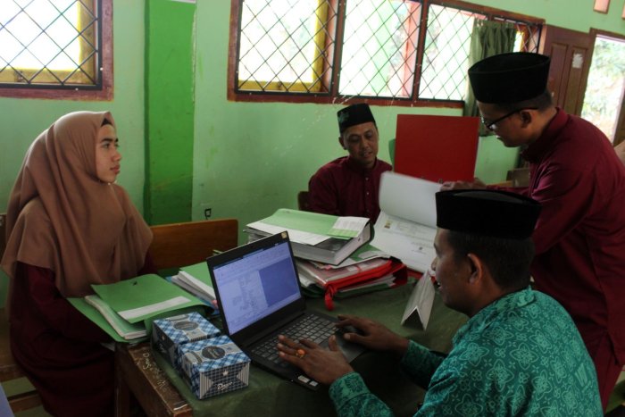 Dedikasi Guru MTsN 8 Batang Hari dalam Mengajar IPS