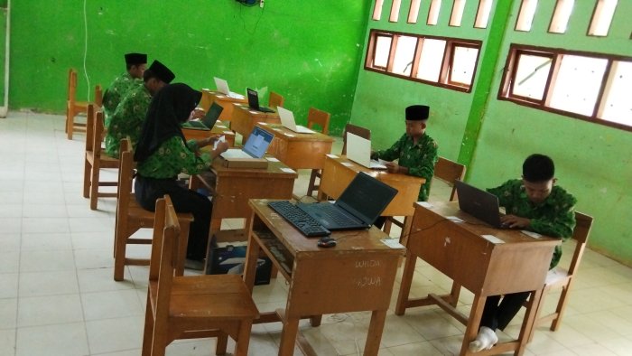 Pelaksanaan Ujian TKA di MTsN 8 Batang Hari Terkendala