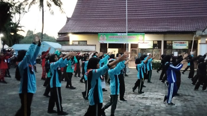 Syazwani, Jadi Instruktur Senam Pagi di Jambore Cabang Muara Bulian