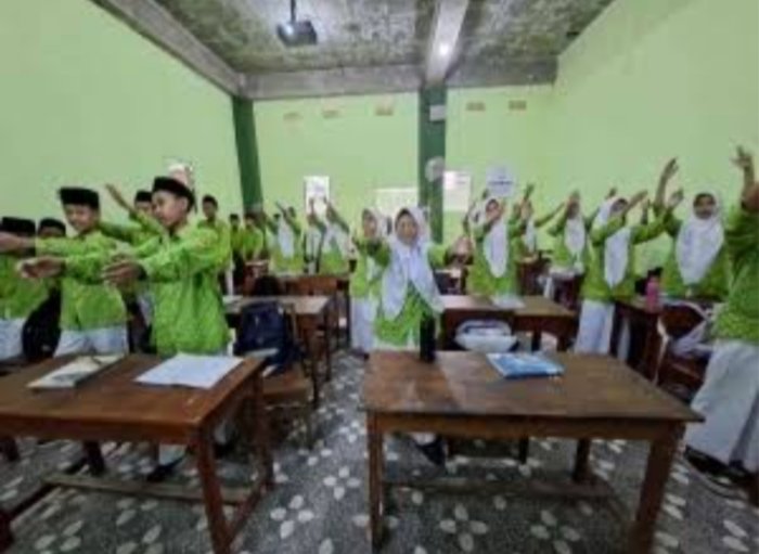 MTsN 8 Batang Hari Laksanakan Senam Bersama dengan Semangat