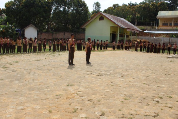 Semarak Ucapan Selamat! Seluruh Siswa MTsN 8 Batang Hari Dukung Muazam dan Syazwani ke Jambore Cabang