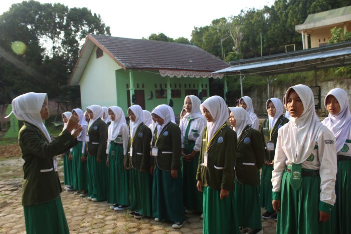 Kegiatan Kebersamaan Warga Madrasah Tingkatkan Solidaritas Kegiatan Kebersamaan Warga Madrasah Tingkatkan Solidaritas