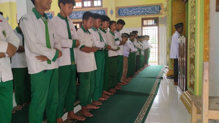 MTsN 8 Batang Hari Laksanakan Sholat Duha Berjamaah, Tingkatkan Pembiasaan Karakter Siswa