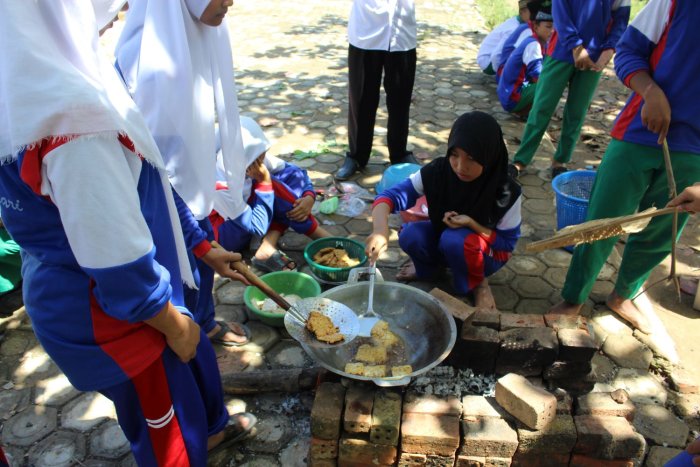Siswa MTsN 8 Batang Hari Antusias Ikuti Ekstrakurikuler Kewirausahaan