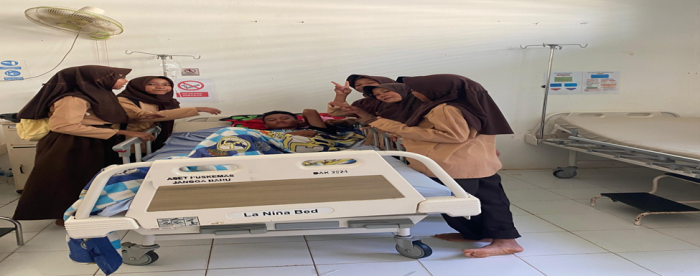 Siswa Pramuka Kelas 7 Jenguk Teman di Rumah Sakit