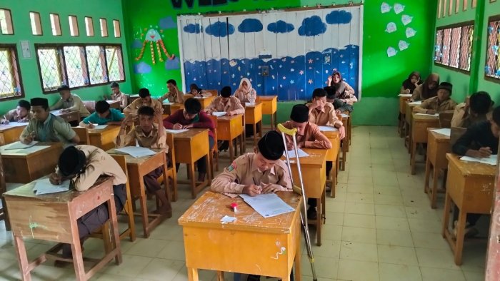 MTsN 8 Batang Hari Sukses Gelar Ujian SAS IPA di Ruang F