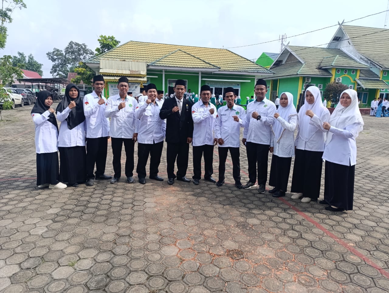 Upacara Hari Amal Bhakti ke-79 Kementerian Agama di Kantor Kemenag Batanghari