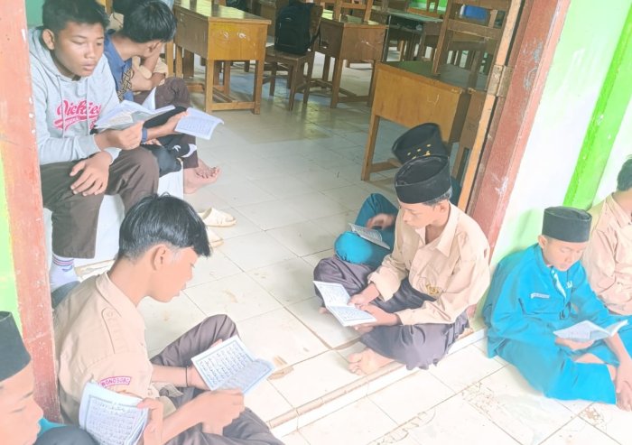 Tingkatkan Spiritualitas, MTsN 8 Batang Hari Gelar Yasinan Rutin dan Kultum Siswa
