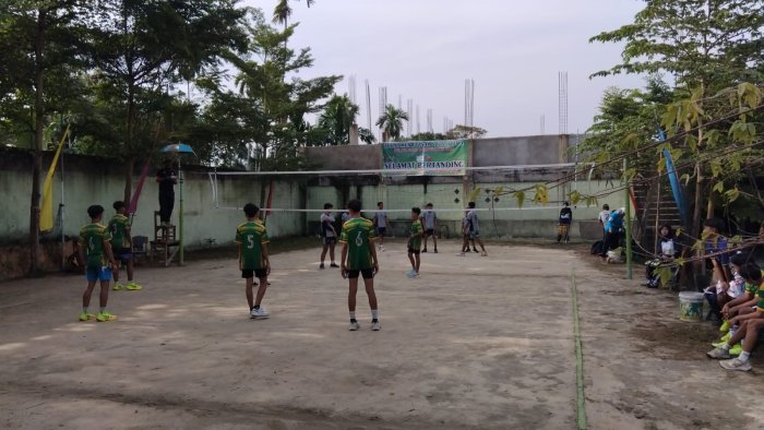 Tumbangkan SMPN 15 Kota Jambi, Tim Voli MTsN 8 Batang Hari Melaju ke Final Pelita Raya