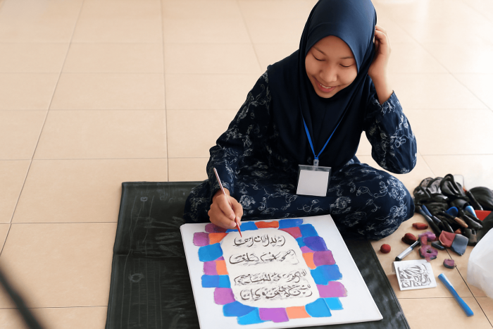 Siswa Madrasah Asah Kemampuan Seni Kaligrafi
