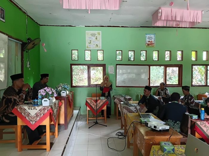 Sambut Akreditasi, MTsN 8 Batang Hari Gelar Workshop Penguatan Bersama Narasumber Ahli