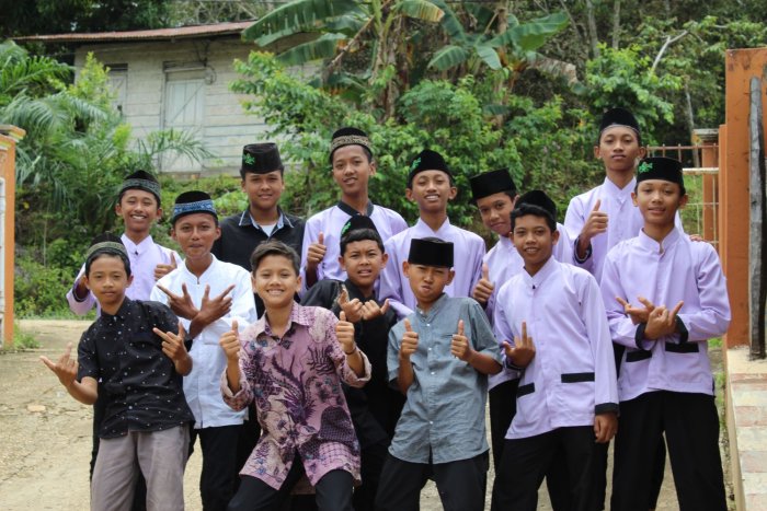 Semarak Persiapan! Tim Hadroh MTsN 8 Batang Hari Latihan Khusus Sambut Kedatangan Tim Asri