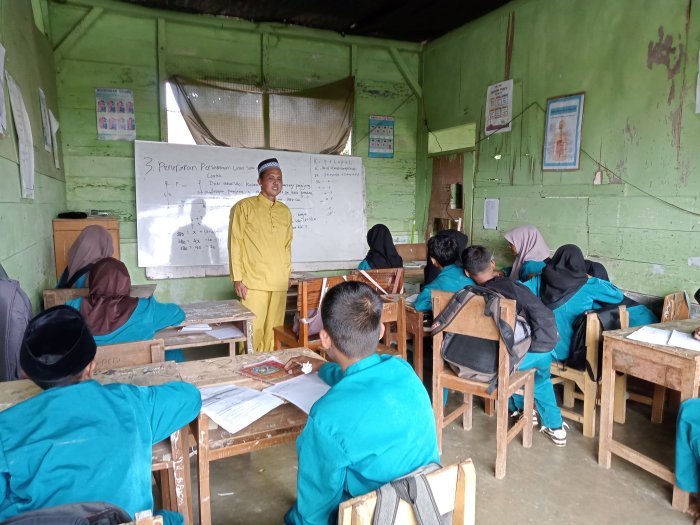 Siswa MTsN 8 Batang Hari Kuasai Persamaan Linier Satu Variabel