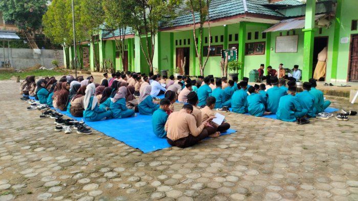 MTsN 8 Batang Hari Laksanakan Yasinan Rutin, Karyawati Tekankan Pentingnya Ketenangan Jiwa