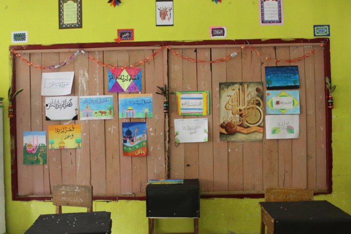 Asah Seni Islami: Siswa Kelas 9 1 MTsN 8 Batang Hari Laksanakan Praktik Kaligrafi