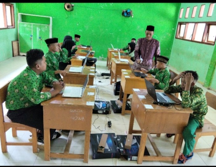 Pelaksanaan Sesi Ketiga TKA di MTsN 8 Batang Hari Berjalan Lancar