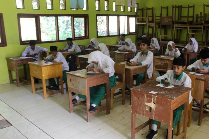 MTsN 8 Batang Hari Terapkan Ulangan Harian Berbasis Android, Nilai Akidah Akhlak Kelas IX Langsung Keluar