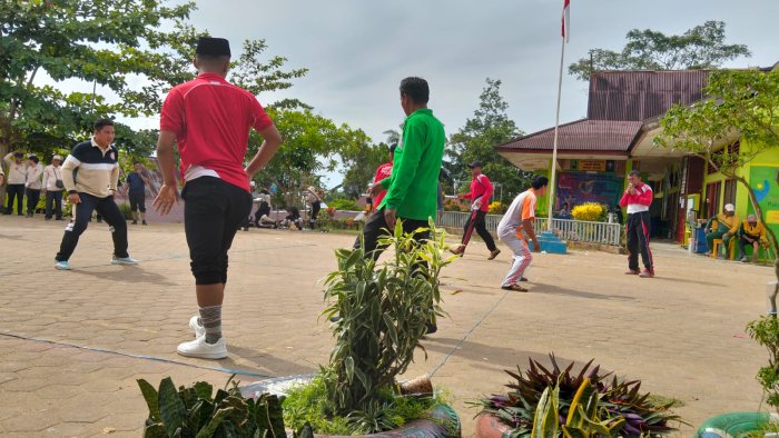 MTsN 8 Batang Hari Semarakkan HUT PGRI ke-80 dan HGN ke-31 di Desa Jangga Baru