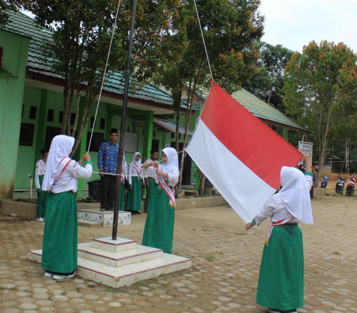 Kepala Madrasah Ajak Siswa Teladani Semangat Persatuan dan Kebersamaan
