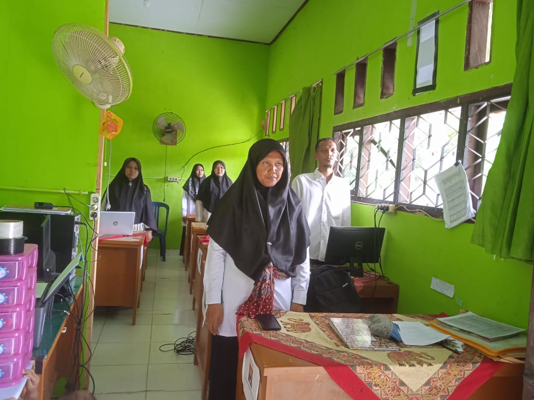Guru dan Tenaga Kependidikan MTsN 8 Batanghari Lapor Diri Usai Terima SK di Jambi