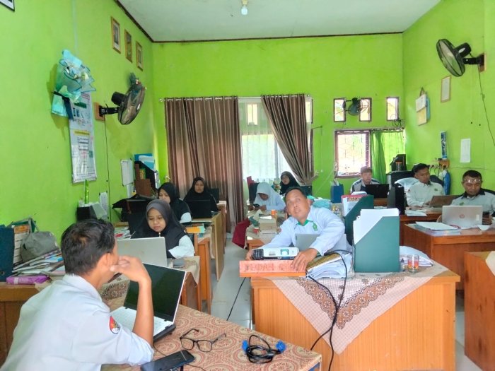 MTsN 8 Batang Hari Adakan Pertemuan Guru Bulanan MTsN 8 Batang Hari Adakan Pertemuan Guru Bulanan