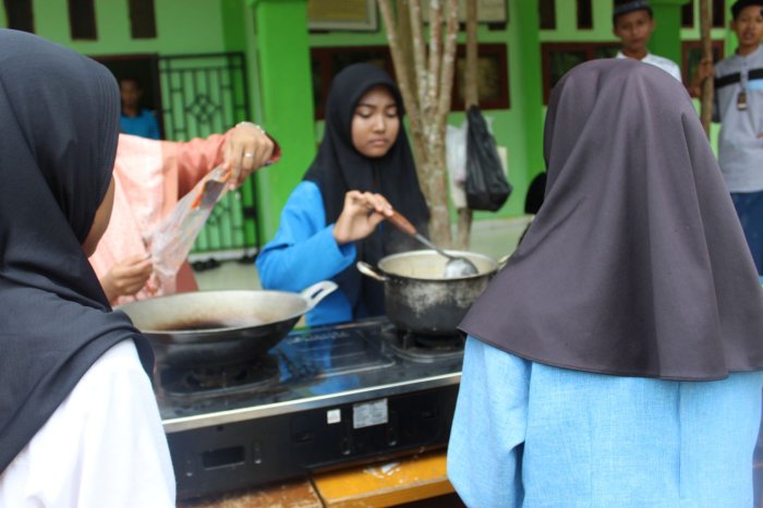 MTsN 8 Batang Hari Gelar Lomba Masak Antarkelas, Hangatkan Kebersamaan Setelah Rutinitas Yasinan