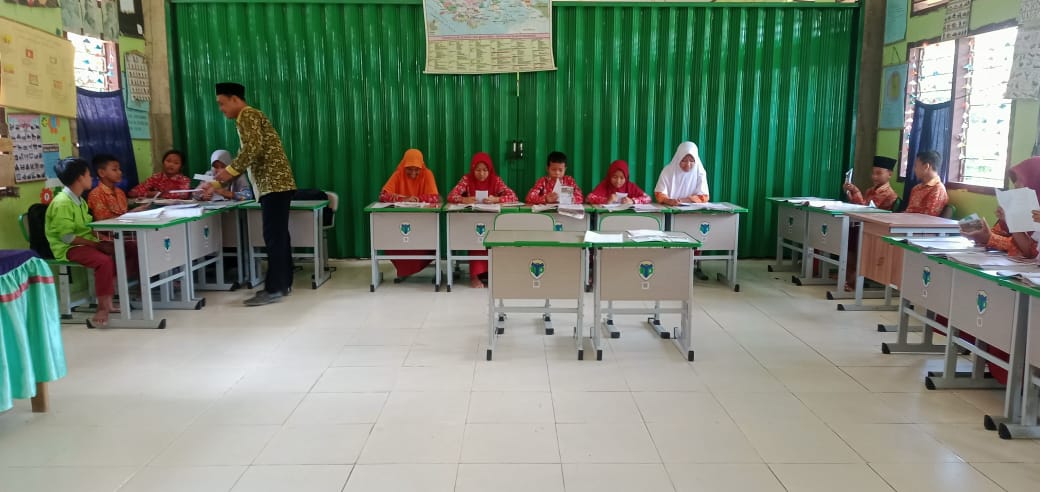 Samsu Hajat, S.Pd, dan Tim Gencar Sosialisasi PPDB 2025/2026 di SDN 156 Bulian Baru