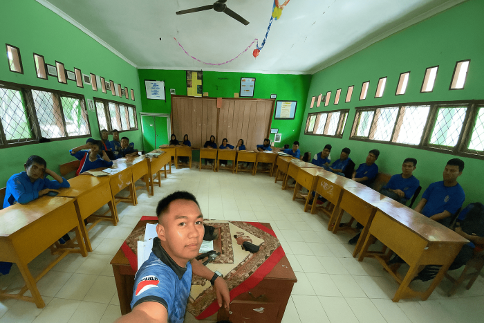 Pembelajaran PJOK Kelas 7.2 MTsNegeri 8 Batang Hari: Siswa Antusias Berlatih Atletik Lari Jarak Pendek