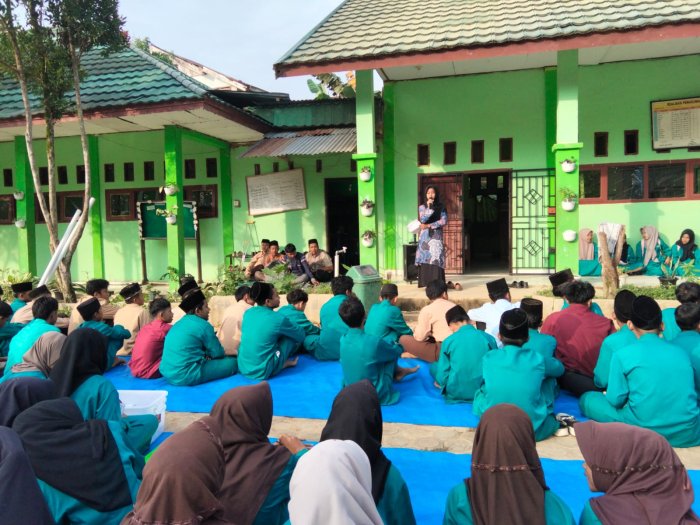 Siswa MTsN 8 Batang Hari Gelar Yasinan Rutin, Ketua OSIS Tampil Sebagai Pemimpin