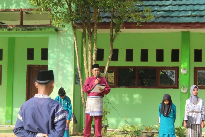 Peringatan HUT ke-69 Provinsi Jambi di MTsN 8 Batang Hari: Bersinergi Membangun Negeri Menuju Jambi Mantap 2029
