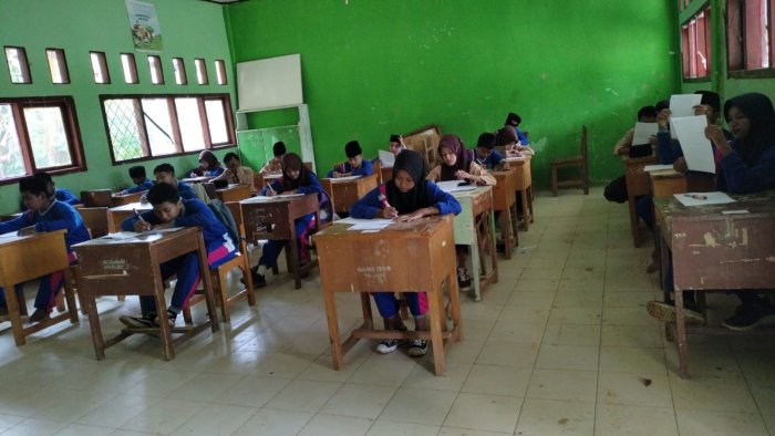 MTsN 8 Batang Hari Laksanakan Ujian SAS Matematika, Pengawasan Ketat di Ruang E