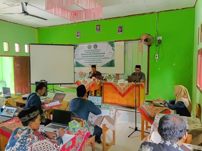 Perkuat Mutu Madrasah, MTsN 8 Batang Hari Gelar Workshop Akreditasi 2026