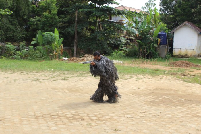 Siswa MTsN 8 Batang Hari Tampil Memukau dengan Seragam TNI, Kepala Madrasah Apresiasi Kreativitas