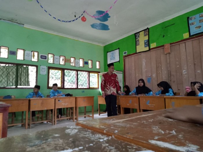 Siswa Kelas 7.1 MTsNegeri 8 Batang Hari Antusias Pelajari Skala dan Rasio Ekuivalen Bersama Samsu Hajat, S.Pd.