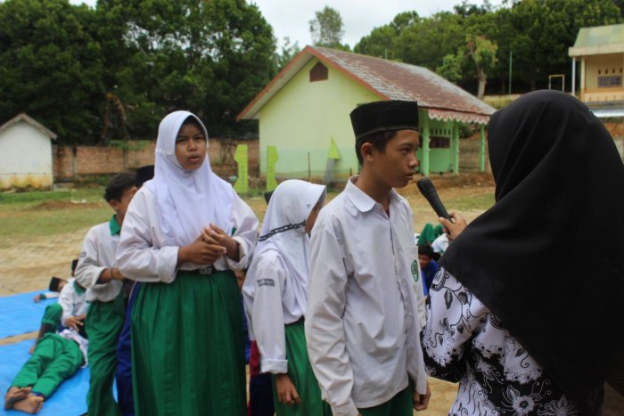 MTsN 8 Batang Hari Adakan Lomba Sambut Hari Guru