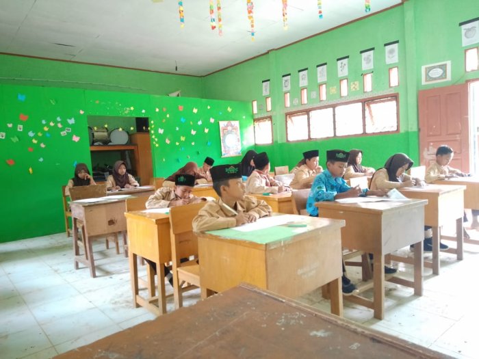 Pelaksanaan Ujian SAS Akidah Akhlak di MTsN 8 Batang Hari Berlangsung Tertib
