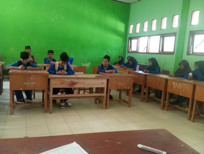 Siswa Kelas 73 MTsN 8 Batang Hari Pahami Isi Kandungan Q.S. Asy-Syam Ayat 1–10 Bersama Epi Wijayanti