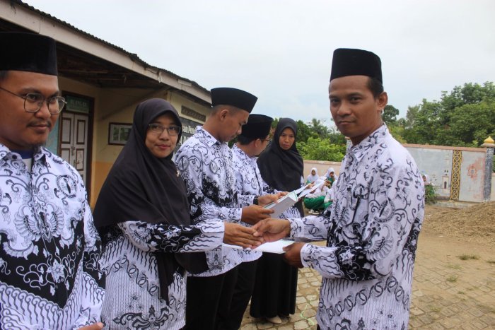Upacara Hari Guru ke-80 di Batang Hari Meriah, Kolaborasi Empat Madrasah