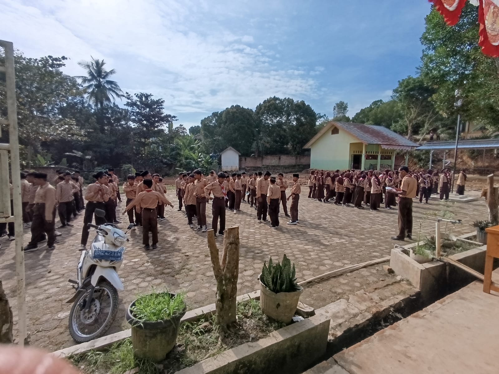 MTsN 8 Batang Hari Gelar Kegiatan Pramuka Pagi, Siswa Semangat Sambut Pelajaran