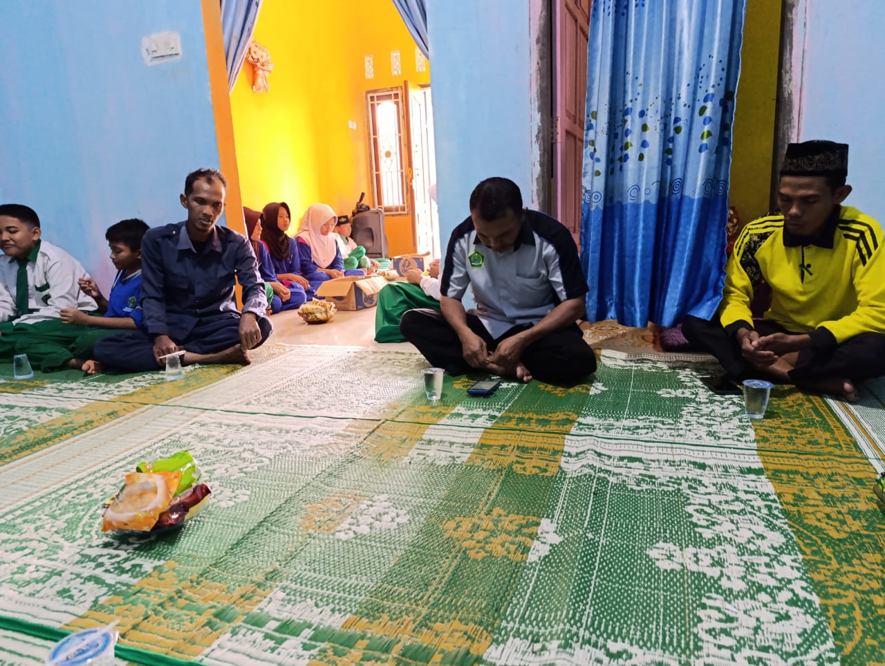 MTsN 8 Batang Hari Berduka, Siswa dan Guru Lakukan Takziah untuk Keluarga Waris Kelvin Saputra