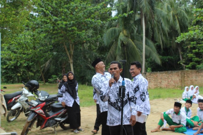 MTsN 8 Batang Hari Gelar Lomba Sambung Lagu Peringati Hari Guru