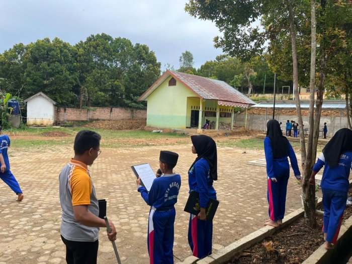 MTsN 8 Batang Hari Persiapkan Upacara Hari Pahlawan 2025