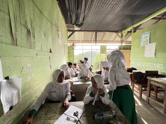 Siswa MTsN 8 Batang Hari Pelajari Bahaya Zat Adiktif