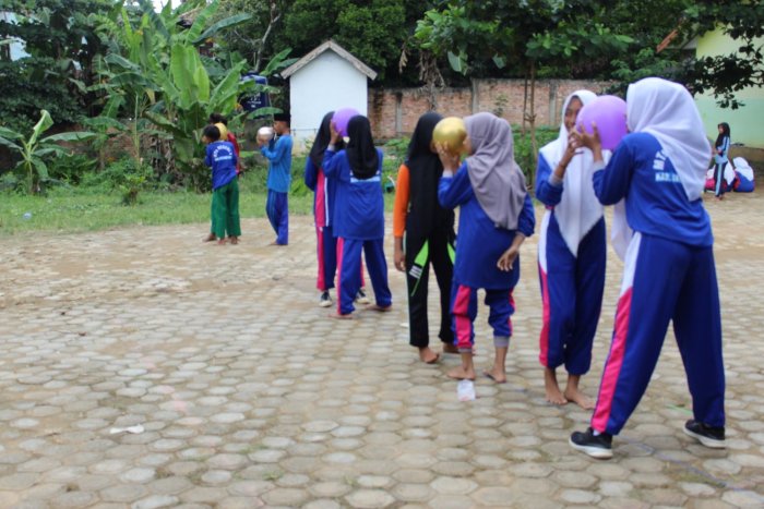 Gempita Lomba Peringatan Hari Guru ke-80 di MTsN 8 Batang Hari