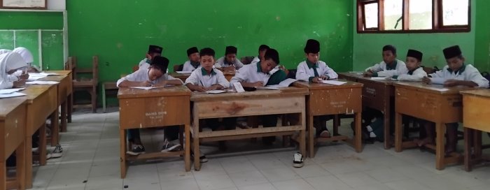 Penilaian Harian Bab 2 Bahasa Indonesia di MTsN 8 Batang Hari Berjalan Lancar