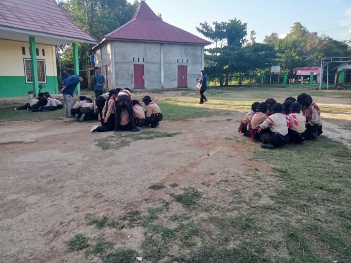 Persiapan Intensif Jambore Cabang, MTsN 8 Batang Hari Gelar Latihan Pramuka di SD 193/1 Durian Luncuk