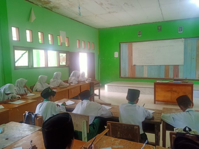 Guru Berikan Motivasi Jelang Ujian Akhir Semester