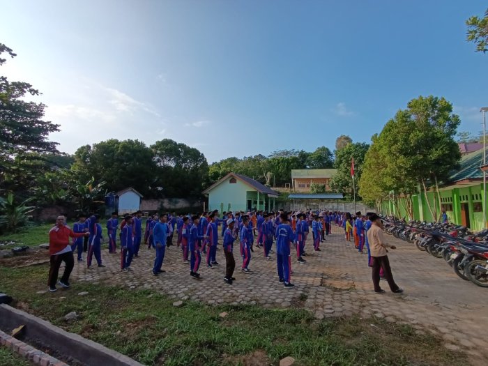 Selain memberikan manfaat fisik Selain memberikan manfaat fisik