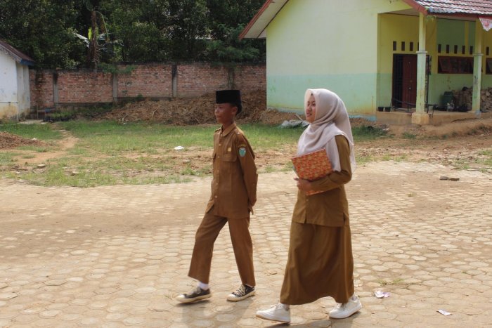 Merayakan Hari Pahlawan: Siswa Kelas VIII MTsN 8 Batang Hari Gelar Fashion Show Penuh Semangat Patriotisme